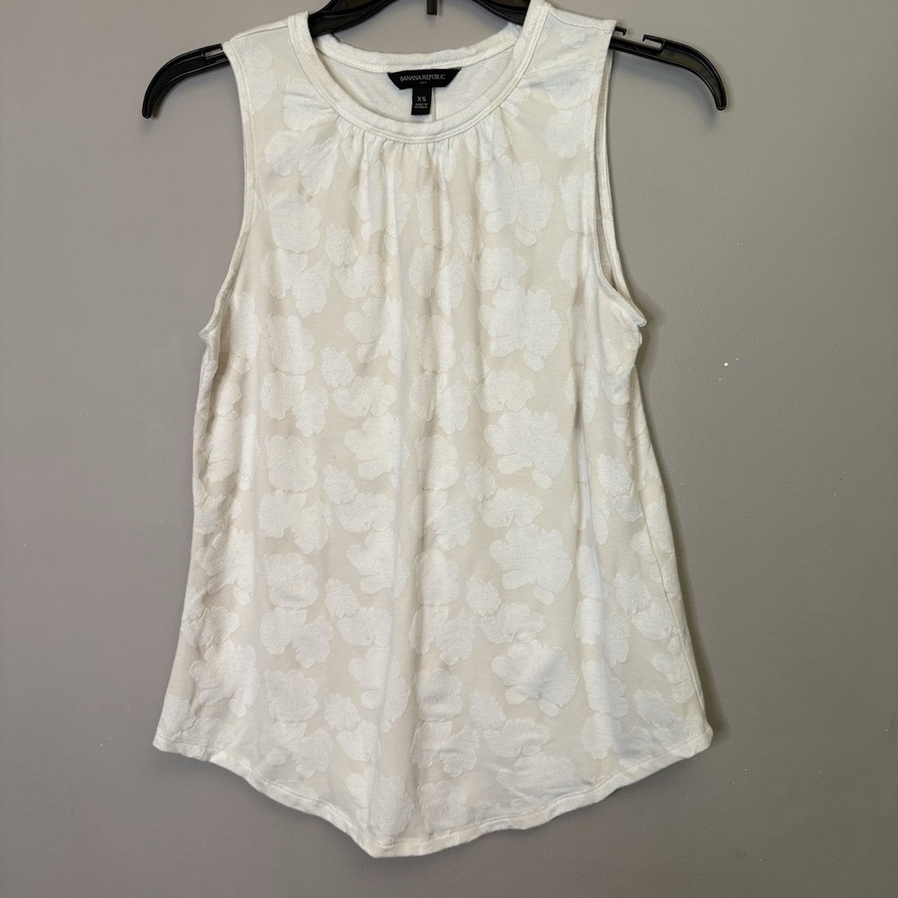 Banana Republic Jacquard Tank Sizes: XS Color: Off‎ White